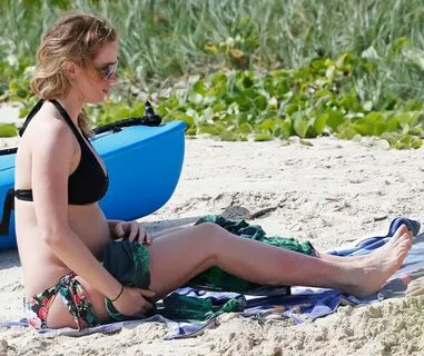 Emily Blunt Pregnant in a Bikini on the Beach in Honolulu - 