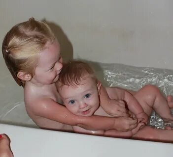 Kinder in dusche nackt