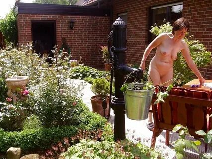 Naked Neighbour Back Yard - Porn Photos Sex Videos