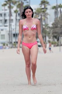 Courtney Robertson Bikini Photos: 2014 in Los Angeles -07 Go