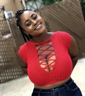 15 photos -Afia Ansah, la plus belle poitrine du Ghana