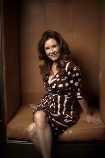 Poze Mary McDonnell - Actor - Poza 21 din 27 - CineMagia.ro