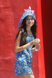 Jenna Ortega Enjoys an Ice Cream Cone - Manhattan Beach 8/30