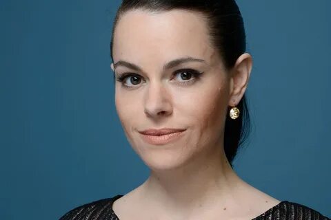 Pictures of Emily Hampshire
