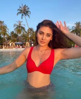 Shefali Jariwala Raises Temperature With Her Sultry Swimwear