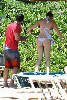 LeAnn Rimes ass crack in bikini in Mexico