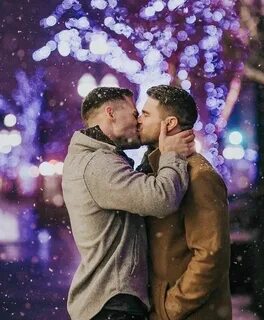 Pin on Men kissing