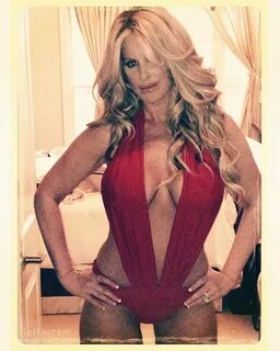 PHOTO Kim Zolciak in a sexy Lilly Ghalichi Have Faith swimsu