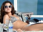 Exitoina Selena Gómez, bellísima en bikini en Miami