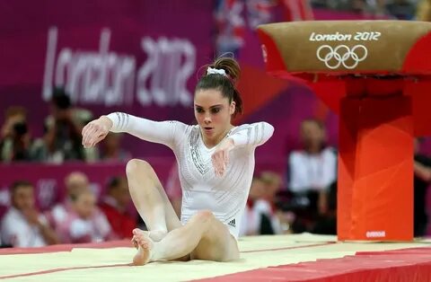 Gold-medal favorite McKayla Maroney settles for silver after