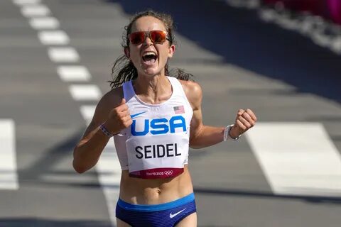 Molly Seidel wins bronze in Olympic marathon after battle th