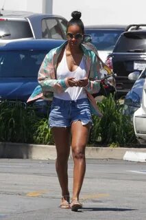 Kelly Rowland in Jeans Shorts at Zuma Beach -12 GotCeleb