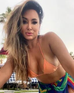 Meet Michelle Joy Phelps, the stunning boxing presenter and OnlyFans model who r