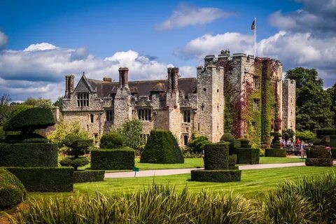 Обои для рабочего стола Англия Hever castle замок Трава 5130