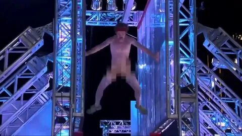 CRAZY NAKED GUY STREAKS AMERICAN NINJA WARRIOR COURSE - YouT