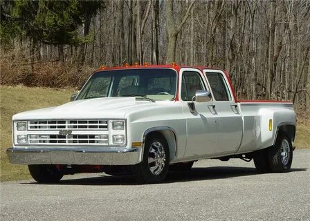 1986 CHEVROLET C-30 CREW CAB DUALLY