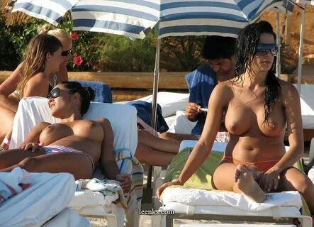 Topless and nude on the beach - leenks.com