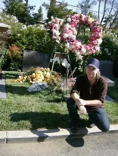 Farrah Fawcett Funeral Grave Burial Site Final Resting Place