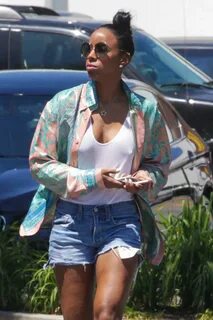 Kelly Rowland in Jeans Shorts at Zuma Beach -27 GotCeleb