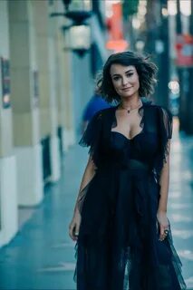 Milana Vayntrub Girl celebrities, Beautiful celebrities, Curvy celebrities.