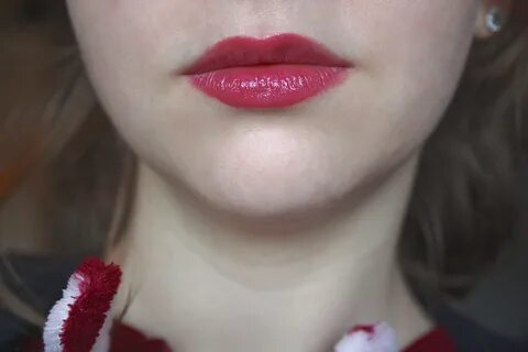 Throw me Something Beautiful: Mac Lipstick in 'Plumful' Revi