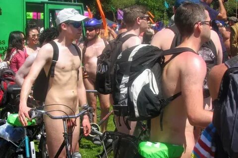 PELADOS EM PÚBLICO, NA PRAIA E COM AMIGOS : WNBR 2014 Bright