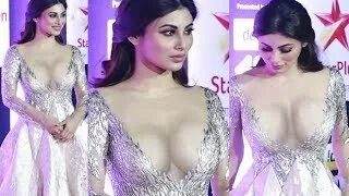 Mouni Roy Charming Video At Star Screen Awards 2018 смотреть