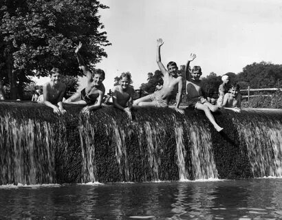 23 Vintage Photos That Show What Summer Fun Looked Like Befo