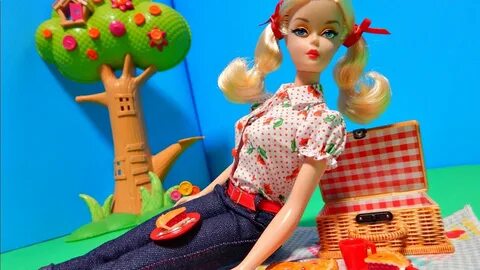 Cherry Pie Picnic Barbie Collector Gold Label 50's Rockabill