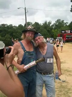 Redneck Goofy Face Battle - Picture eBaum's World