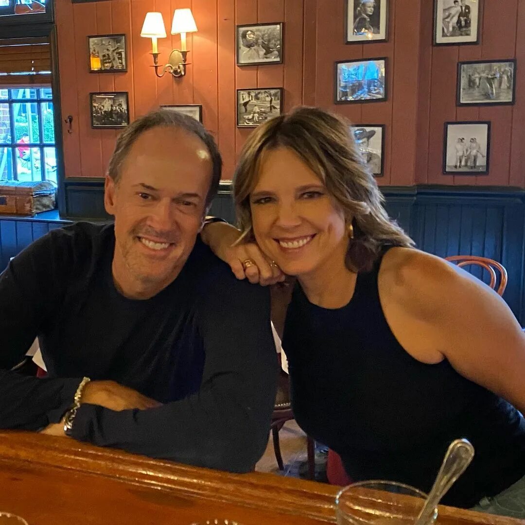 Hannah Storm в Instagram: "Dan, to the bartender at our favorite neigh...
