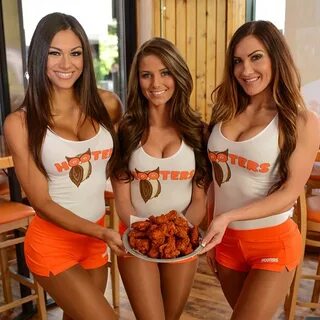 Hooters в Instagram : "Lunch like you mean it. #StepIntoAwes