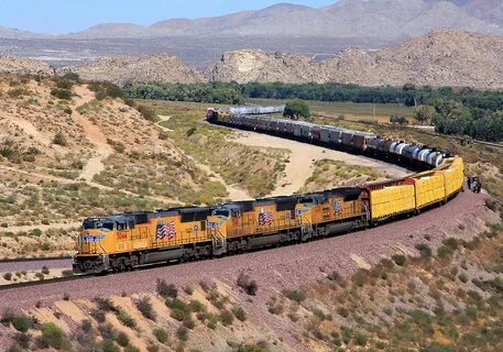 Union Pacific Freight Train at Frost A westbound Union Pac. 