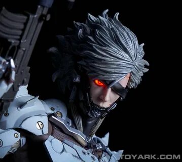 SDCC 2015 Metal Gear Solid V Raiden White Armor Statue - Toy