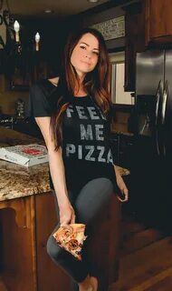 Anthony Bourne в Твиттере: "My Future Sexy Wife. 🍕 💍 ❤.