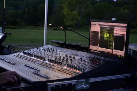 Soundboard Usher, Grands, Audio mixer