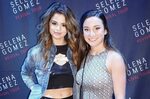 Selena Gomez Possible Nip Slip At Her Revival Tour Meet And 