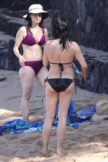 Neve Campbell Bikini Pictures and Scream 4 Trailer POPSUGAR 