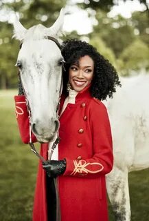 Sonequa Martin-Green Shows Off Her Simple Yet Sophisticated 