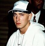 Pin di Jackie Trujillo su Eminem Motivi per sorridere, Canta