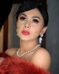 Lipstik Merah Menyala Tambahkan Kesan Sensual Pada Yuni Shar