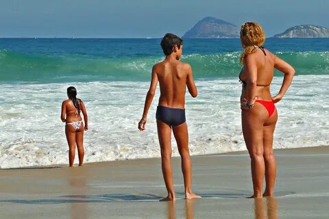 Copacabana beach in Brazil The family enjoy the beach en C. 