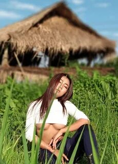 Hot Model Wai Yi Hnin Sett in the field - Burmese Actress an