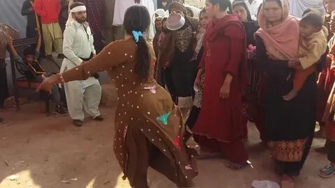 Pashto new songs 2019 pashto mast aunty wadding dance 2019 -