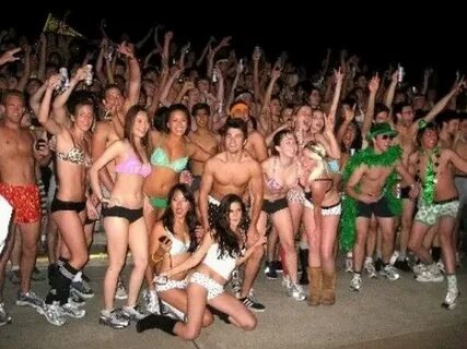 ASU Students Made an Awesome Undie Run (24 pics)