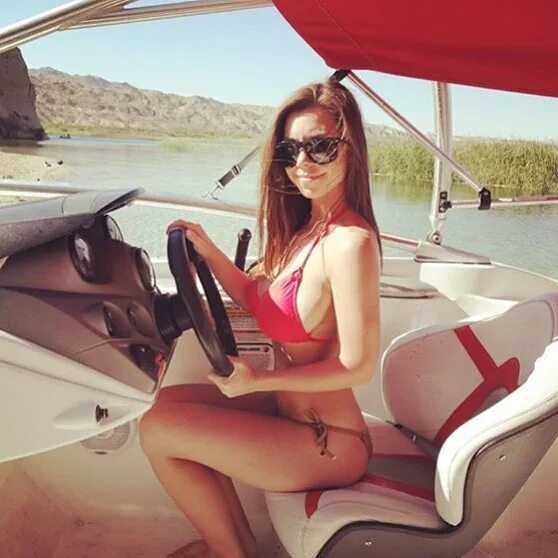 Instagram'da Hot Girls: “Captain @realkateeowen ⚓️ #boat” .