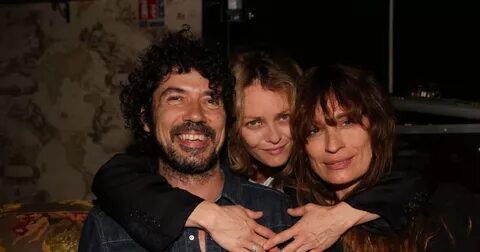 Exclusive - Vanessa Paradis, Yarol Poupaud et Caroline de Ma