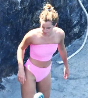 Emma Watson - In Pink bikini in Positano - Italy (hq)-10 Got