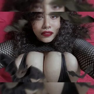 Join today! 🦇 58" & growing booty 🖤 will do customs/ requests 🦇