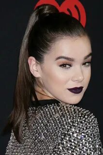 Hailee Steinfeld's Hairstyles & Hair Colors Steal Her Style